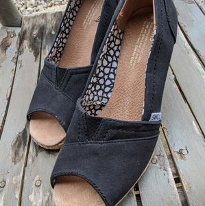 TOMS Black Canvas Open Toe Wedges Size 8M EUC